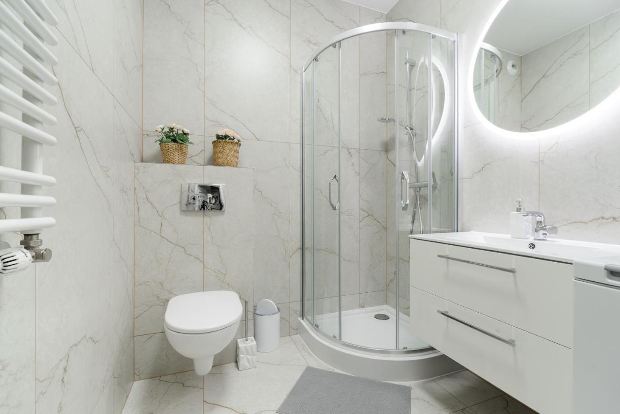 Modern Studios Near Arkadia Center Варшава Екстер'єр фото