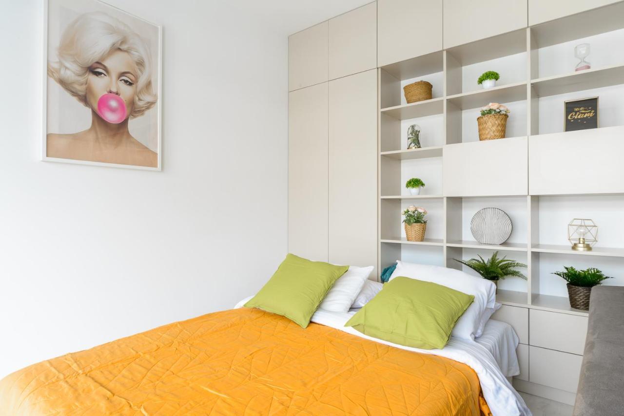 Modern Studios Near Arkadia Center Варшава Екстер'єр фото